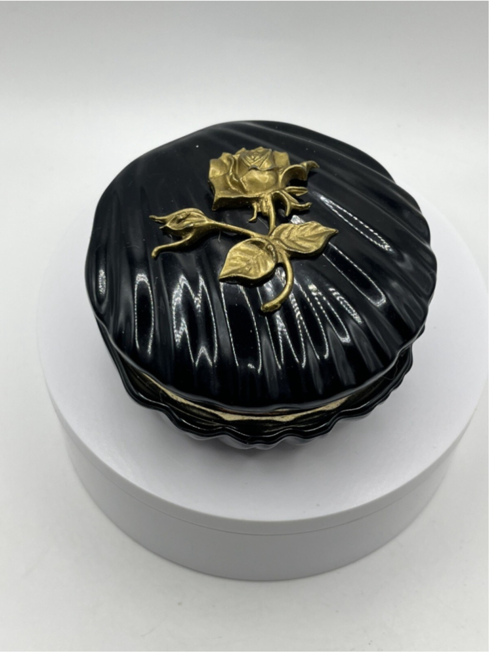 VINTAGEHinged Trinket/Jewelry Box Vintage Plastic Black Decorative Gold Flowers